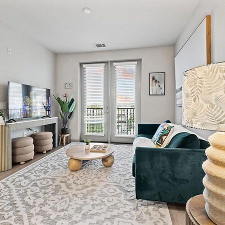 Tropical Field 1 Bed In Downtown With Free Parking Lägenhet St. Petersburg Exteriör bild