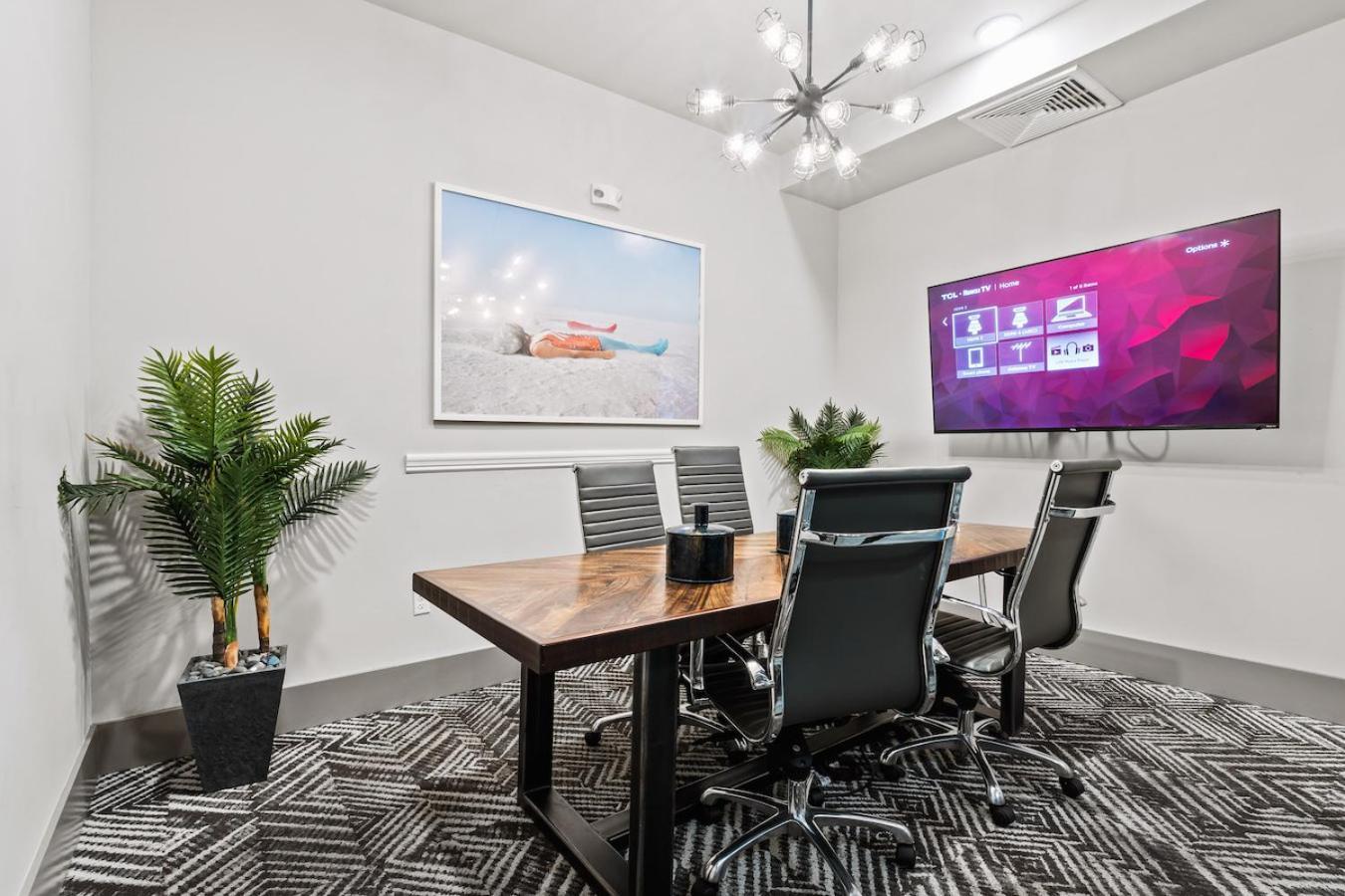 Tropical Field 1 Bed In Downtown With Free Parking Lägenhet St. Petersburg Exteriör bild