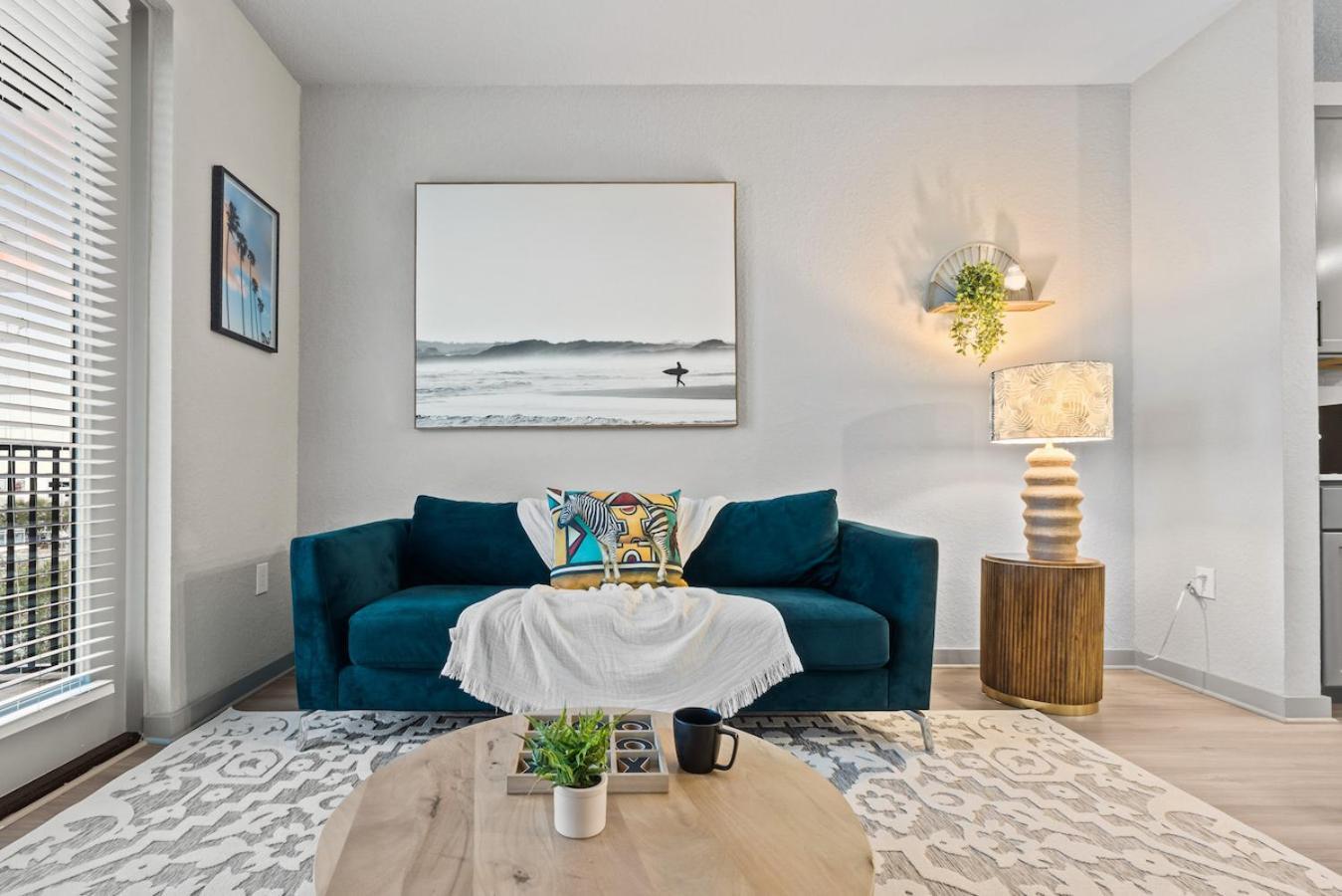 Tropical Field 1 Bed In Downtown With Free Parking Lägenhet St. Petersburg Exteriör bild