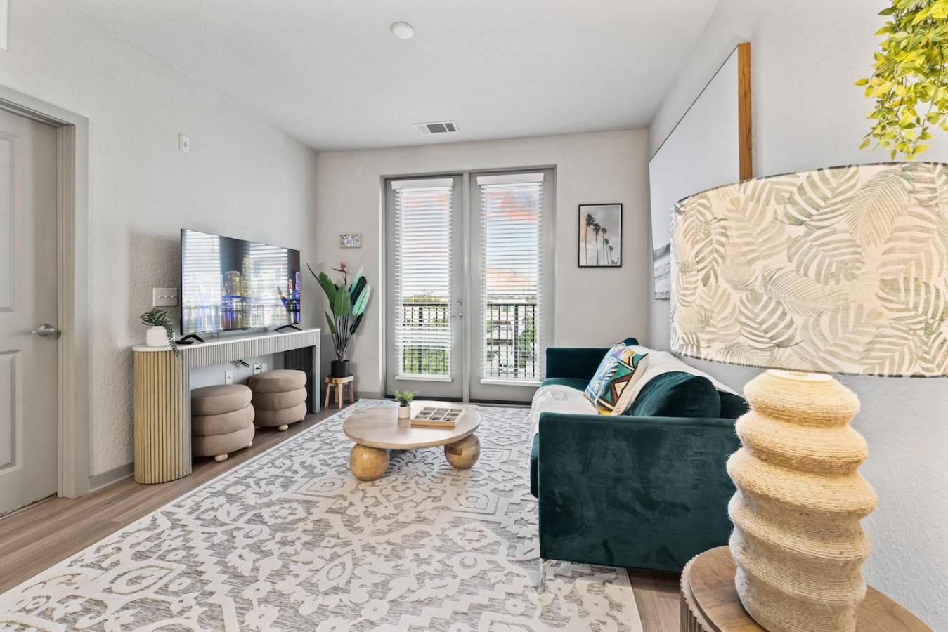 Tropical Field 1 Bed In Downtown With Free Parking Lägenhet St. Petersburg Exteriör bild
