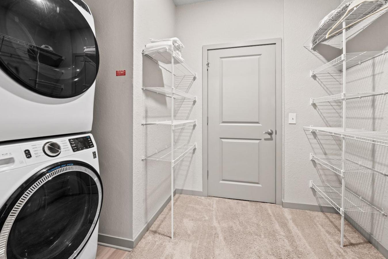 Tropical Field 1 Bed In Downtown With Free Parking Lägenhet St. Petersburg Exteriör bild