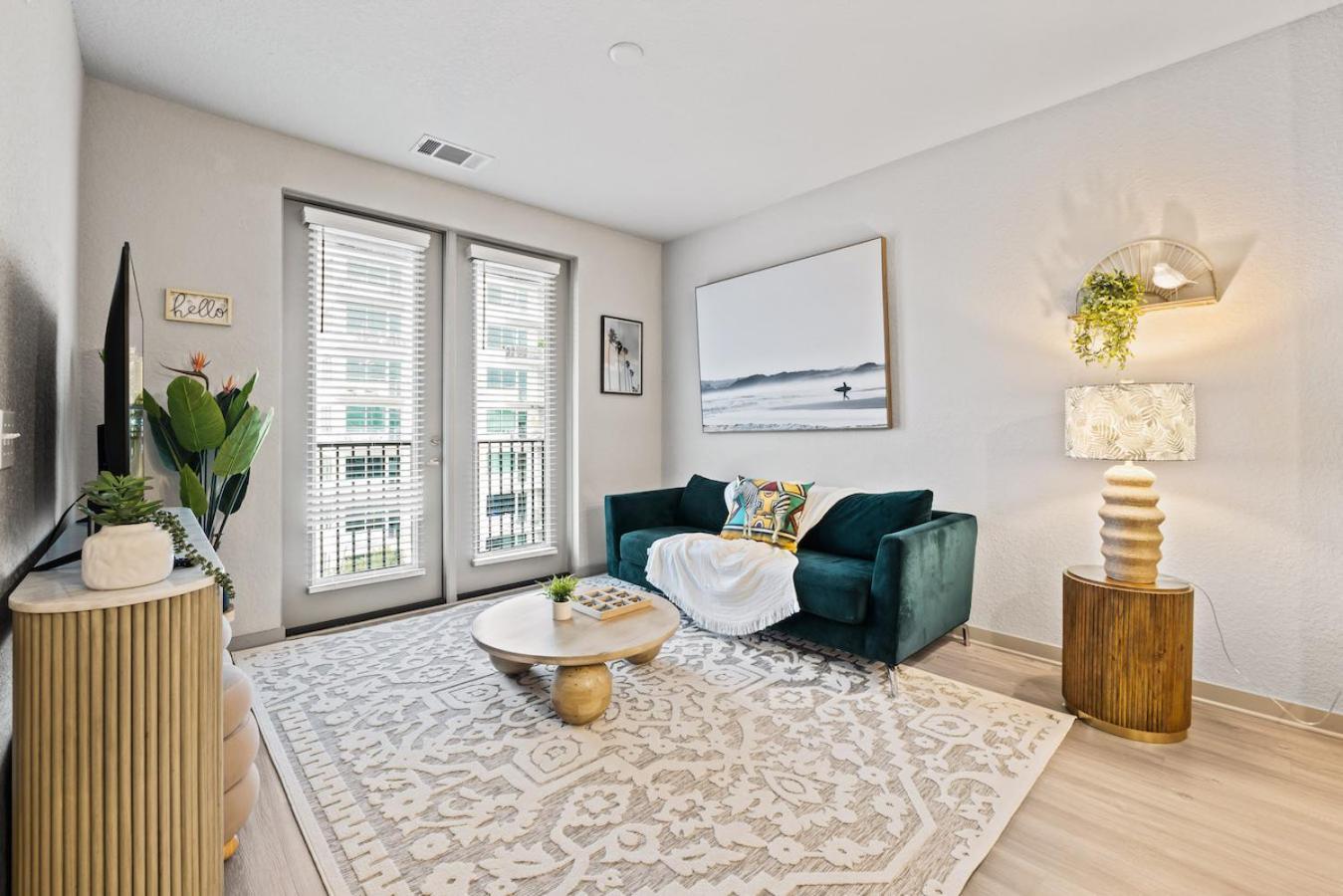 Tropical Field 1 Bed In Downtown With Free Parking Lägenhet St. Petersburg Exteriör bild